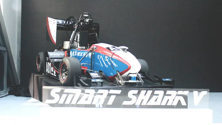 Racing car Smart Shark with 3D printed car parts