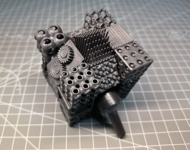 Khối Rubik được in 3D bằng công nghệ SLS sau khi xử lý làm mịn bằng hơi hóa chất.