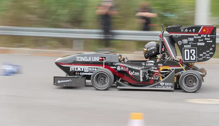 TPM3D สนับสนุนการแข่งขัน Formula Student China: เทคโนโลยีการพิมพ์ 3 มิติ SLS เสริมศักยภาพรถแข่งเครื่องยนต์สันดาปภายใน