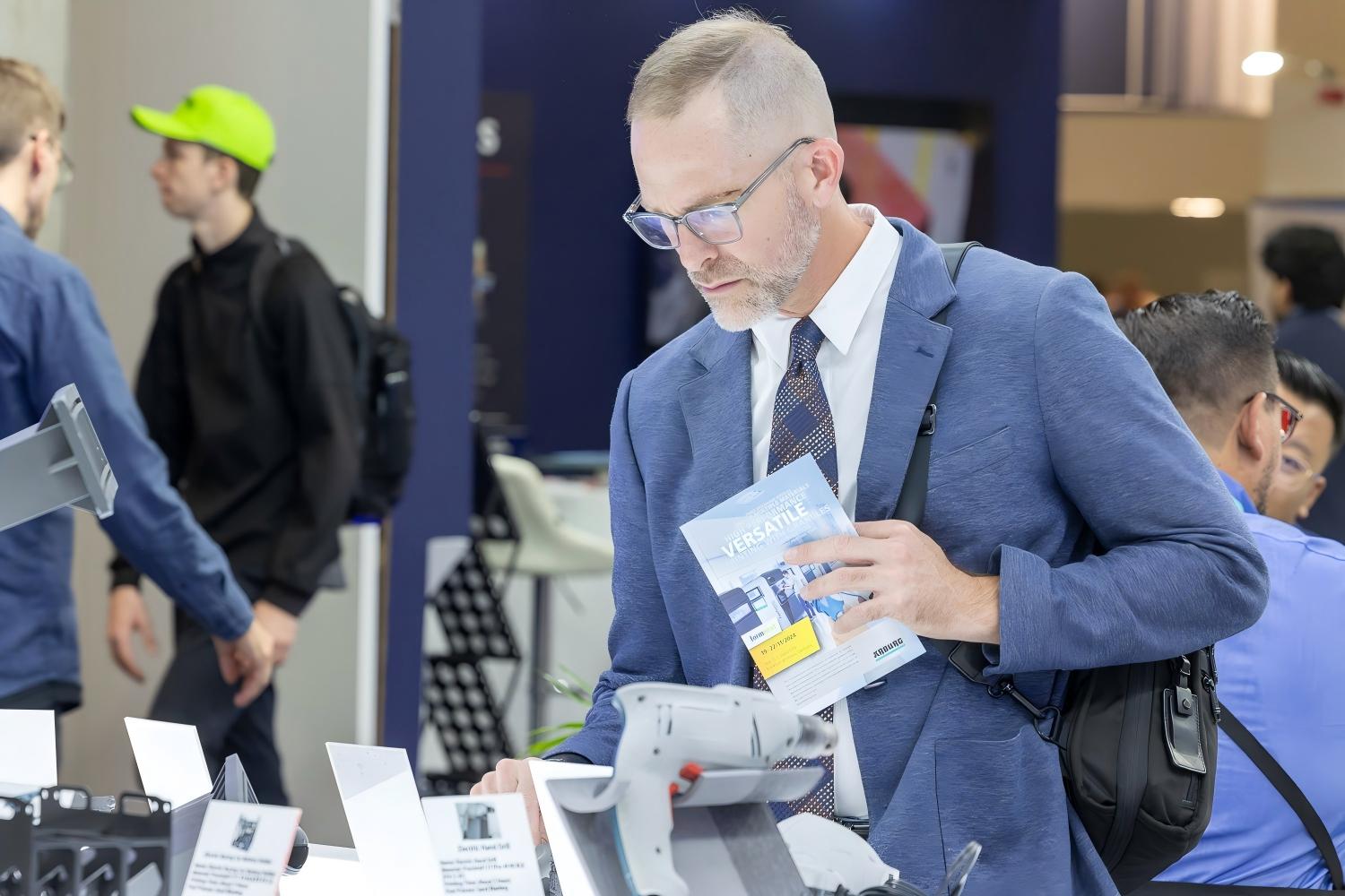 visitors at TPM3D's booth at Formnext Frankfurt 2024