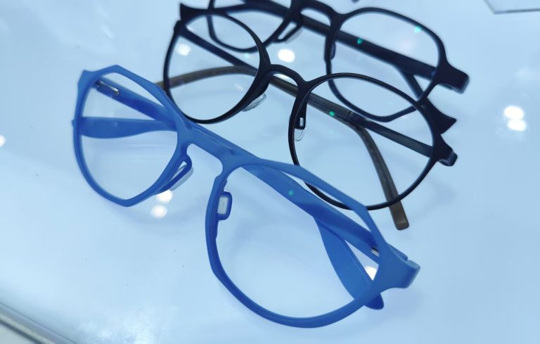 3D printed eyeglasses with SLS technology