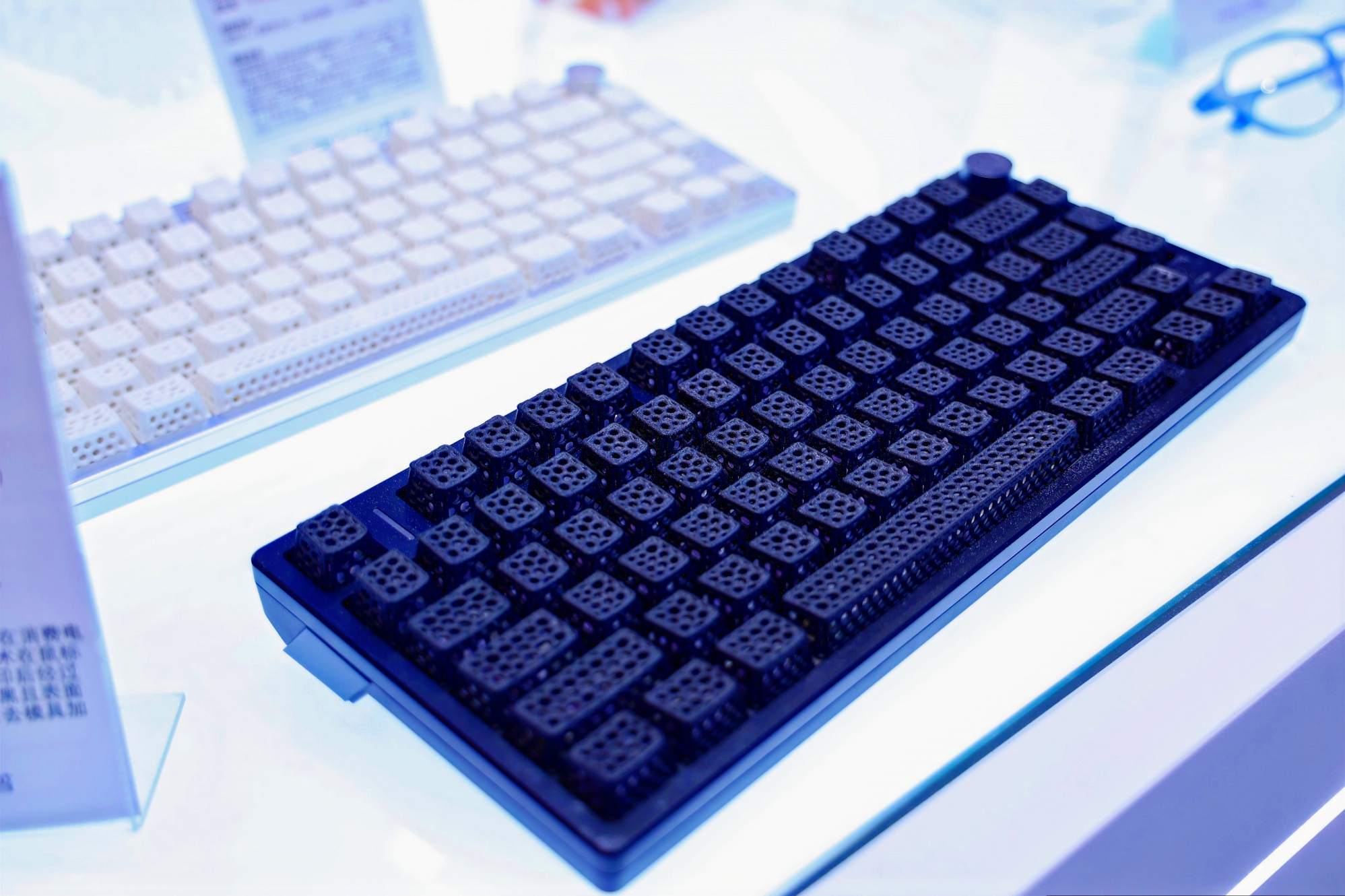 Mechanical keyboard with 3D printed keycaps